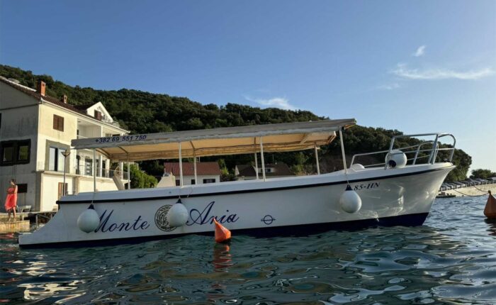 herceg-novi-boat-choose-us-slide-1