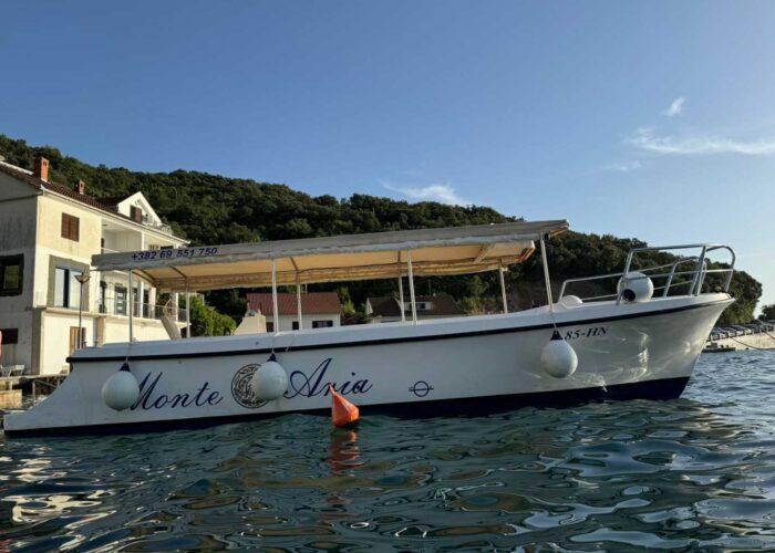 herceg-novi-boat-choose-us-slide-1