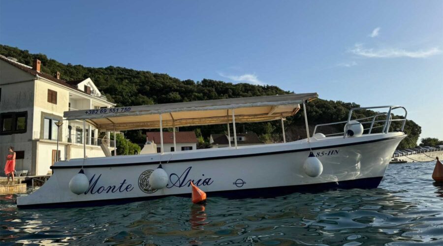 herceg-novi-boat-choose-us-slide-1
